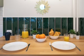 Daily continental breakfast for a fee - WS Notre-Dame - Linné (Paris)