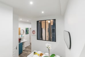 Apartment | Living area | TV - WS Marais - Musée Pompidou (Paris)