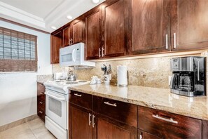 Condo, 2 Bedrooms | Private kitchen