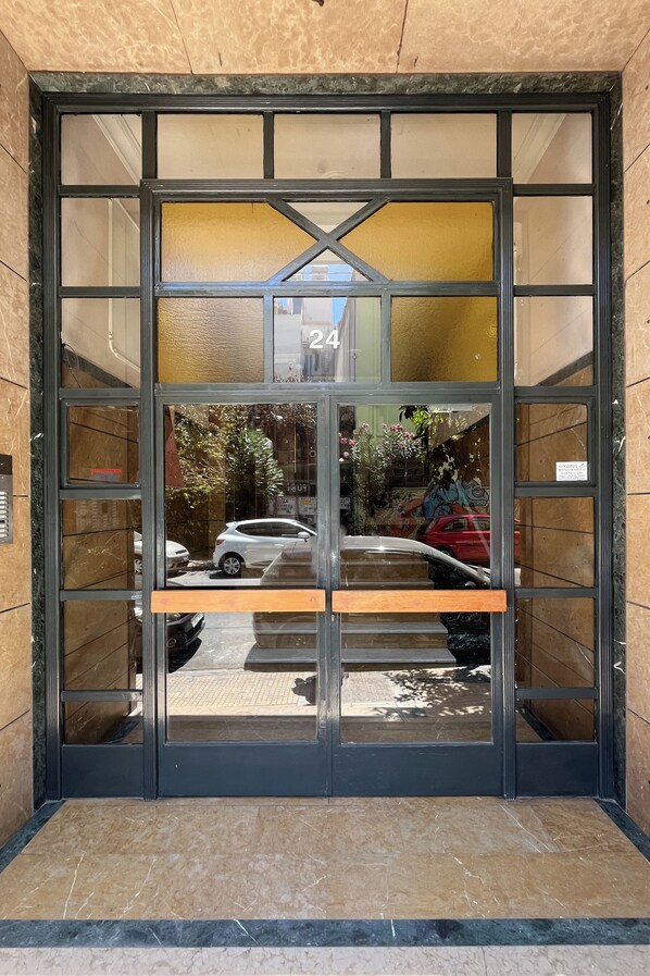 Property entrance - Modern Apartment in Thiseio with Balcony (Athens)