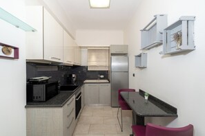 Appartement Supérieur, 2 chambres, cuisine, vue ville | Cuisine privée | Machine à expresso, cafetiÚre/bouilloire, bouilloire électrique