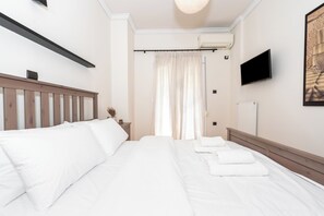 Superior-Apartment, 2 Schlafzimmer, Küche, Stadtblick | Zimmersafe, Verdunkelungsvorhänge, Bügeleisen/Bügelbrett