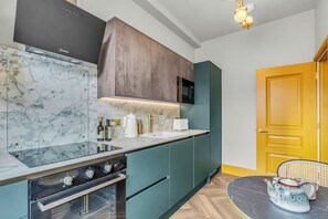 Fridge, microwave, stovetop, dishwasher - Stylish One Bedroom Apartment in Hammersmith by MySquare (London)