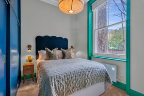 1 bedroom, desk, iron/ironing board, free WiFi - Stylish One Bedroom Apartment in Hammersmith by MySquare (London)