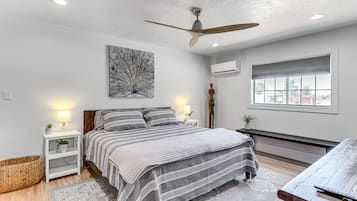 1 bedroom, desk, WiFi, bed sheets