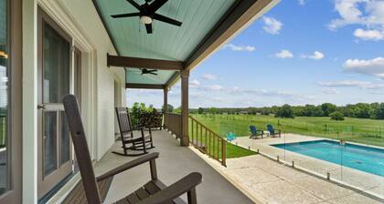 Hidden Gem: Spacious Countryside Retreat w/ Pool