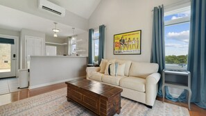 Televisión, chimenea, oficina