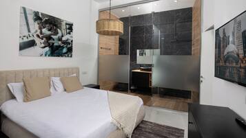 Luxury Penthouse | 5 bedrooms, desk, iron/ironing board, free WiFi