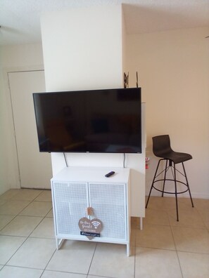 Interior - Space Coast Condo in the heart of Titusville (Titusville)