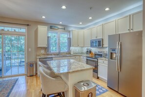 Mikrowelle, Ofen, Herdplatte, Geschirrspüler