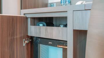 Deluxe Double, Window | Living area