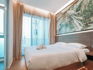 Desk, laptop workspace, free WiFi - A Hotel Bugis (Singapore)