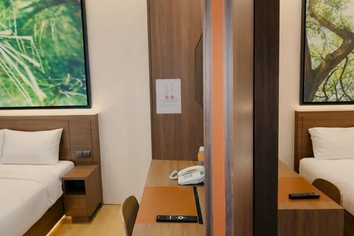 Desk, laptop workspace, free WiFi