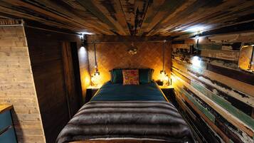 1 bedroom, bed sheets