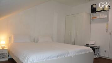 1 bedroom, desk, iron/ironing board, WiFi