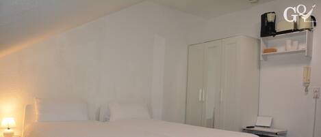 1 soverom, skrivebord, strykejern/-brett og wi-fi