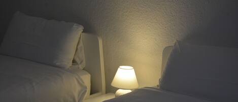 1 chambre, bureau, fer et planche à repasser, Wi-Fi