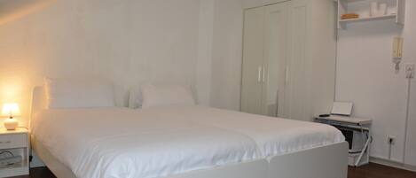 1 bedroom, desk, iron/ironing board, WiFi