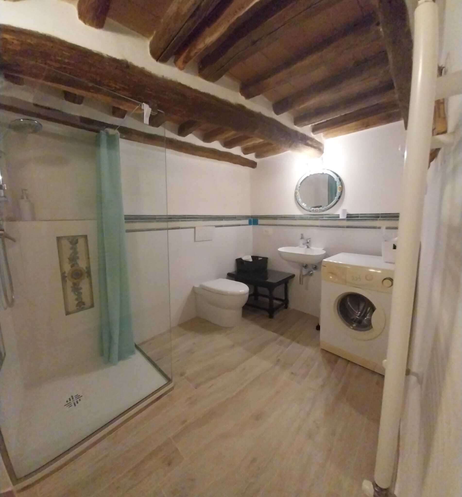 Dusche, Haartrockner, Bidet, Handtücher