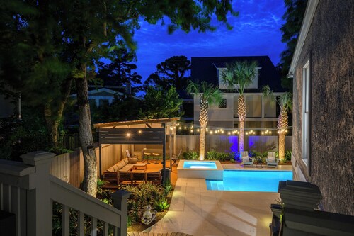 Luxury Beachside 6BR Coastal Paradise - Dog/Group/Family Friendly~ Amazing Pool!