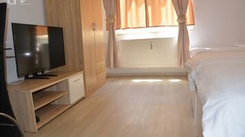 1 Schlafzimmer, Schreibtisch, Bügeleisen/Bügelbrett, WLAN