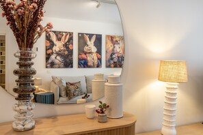 Unclassified image, 2 of 27, button