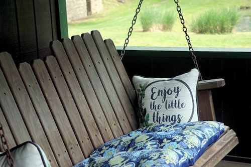 Lovely cabin with perfect view of Clarion river in charming Cooksburg