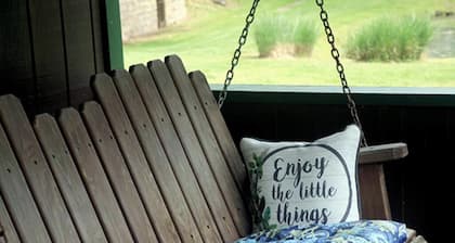 Lovely cabin with perfect view of Clarion river in charming Cooksburg