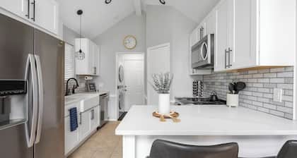 FRISCO-Quiet, Family Friendly; King Suite w/ Garage & Yard