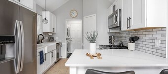 FRISCO-Quiet, Family Friendly; King Suite w/ Garage & Yard