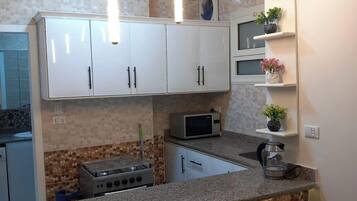 Peti sejuk, ketuhar gelombang mikro, ketuhar, dapur