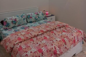 3 chambres, fer et planche à repasser, accès au Wi-Fi (inclus)