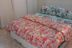 3 bedrooms, iron/ironing board, free WiFi, bed sheets - 3-bed 2-bath Sleeps 7 With Free Parking (Sharm El Sheikh)