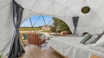 5 bedrooms, travel cot, WiFi, bed sheets