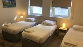 トリプルルーム | デスク、WiFi (無料)、ベッドシーツ