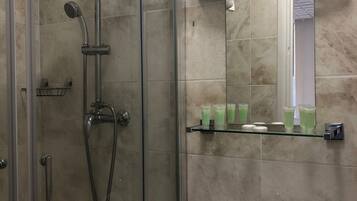 Twin Room | Bathroom | Hair dryer, towels, soap, shampoo