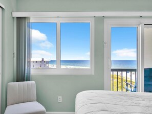 Apartment, 1 Queen-Bett (Pinnacle Port A-305) | 2 Schlafzimmer, WLAN