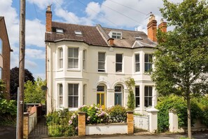 Exterior - Spacious Family 3Bed on Leam Terrace with Parking - Pass the Keys (Leamington Spa)