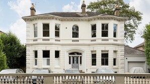 A two-story white building with a symmetrical facade, large windows, and a central entrance. - Stylish 2Bed in Leamington Spa with Parking - Pass The Keys (Leamington Spa)