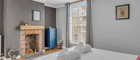 4 chambres, fer et planche à repasser, Wi-Fi gratuit, draps fournis