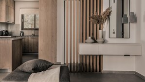A modern interior with a kitchen, a dining area, and a living space. - Villa Cossoro Ena in Zakynthos (Zakynthos)