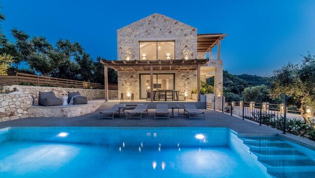 A modern stone house with a swimming pool, outdoor seating, and a pergola. - Villa Cossoro Ena in Zakynthos (Zakynthos)