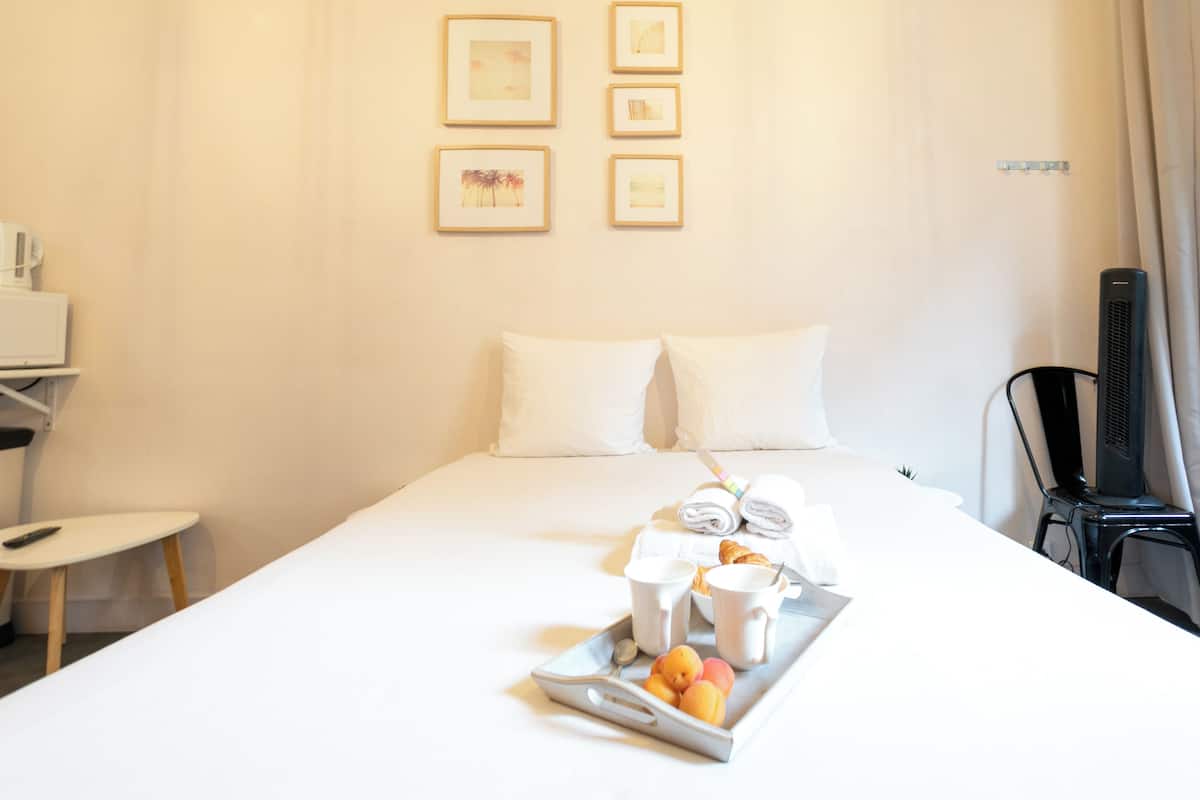 Apartment | In-room safe, iron/ironing board, WiFi (free)