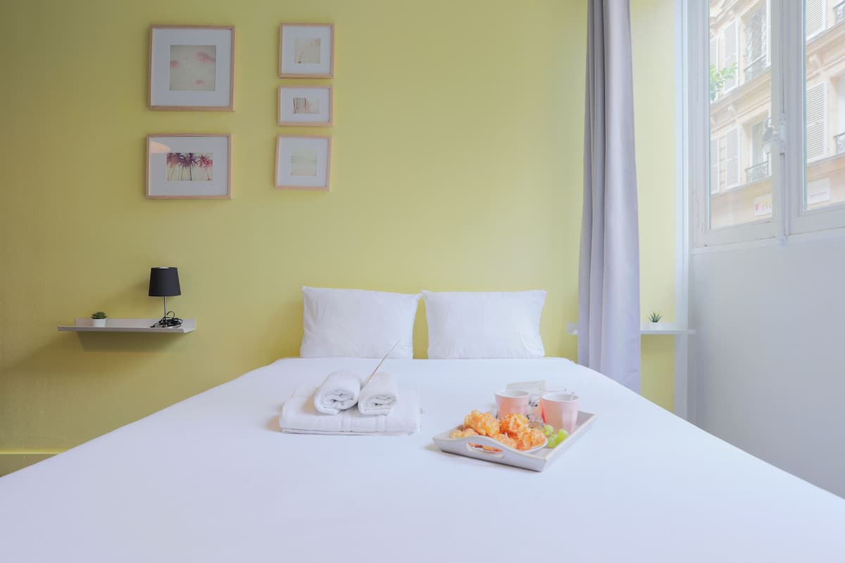 Apartment | In-room safe, iron/ironing board, WiFi (free)