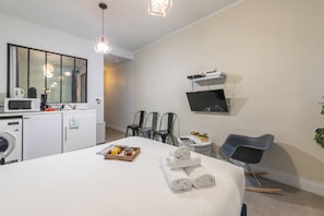 Apartment | 1 bedroom, in-room safe, iron/ironing board, free WiFi