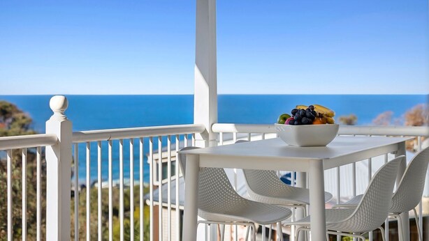 Outdoor dining - Illawong (Lorne)
