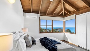 3 bedrooms, iron/ironing board, WiFi, bed sheets - Illawong (Lorne)