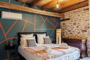 5 bedrooms, iron/ironing board, travel cot, free WiFi