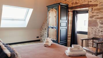 5 slaapkamers, een strijkplank/strijkijzer, reisbedje, gratis wifi