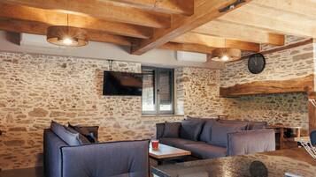 TV, fireplace, DVD player, table tennis